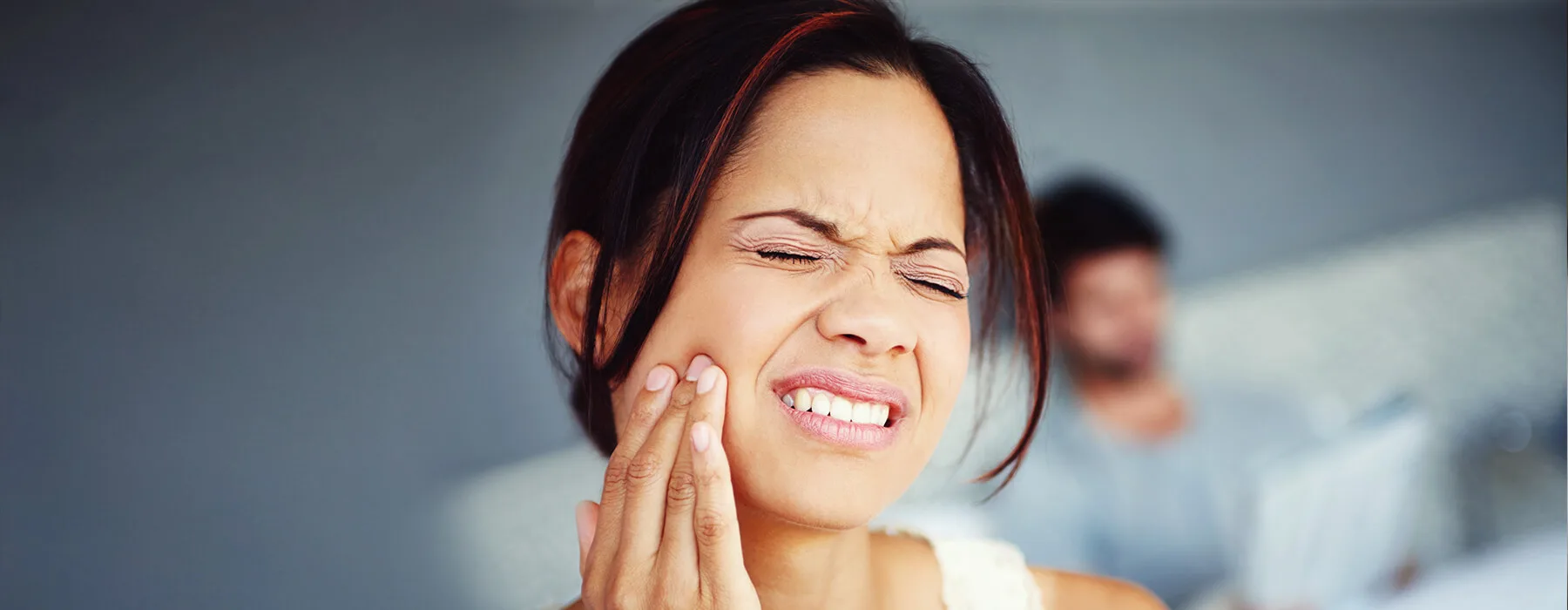 Woman with bruxism learns about teeth grinding and braces